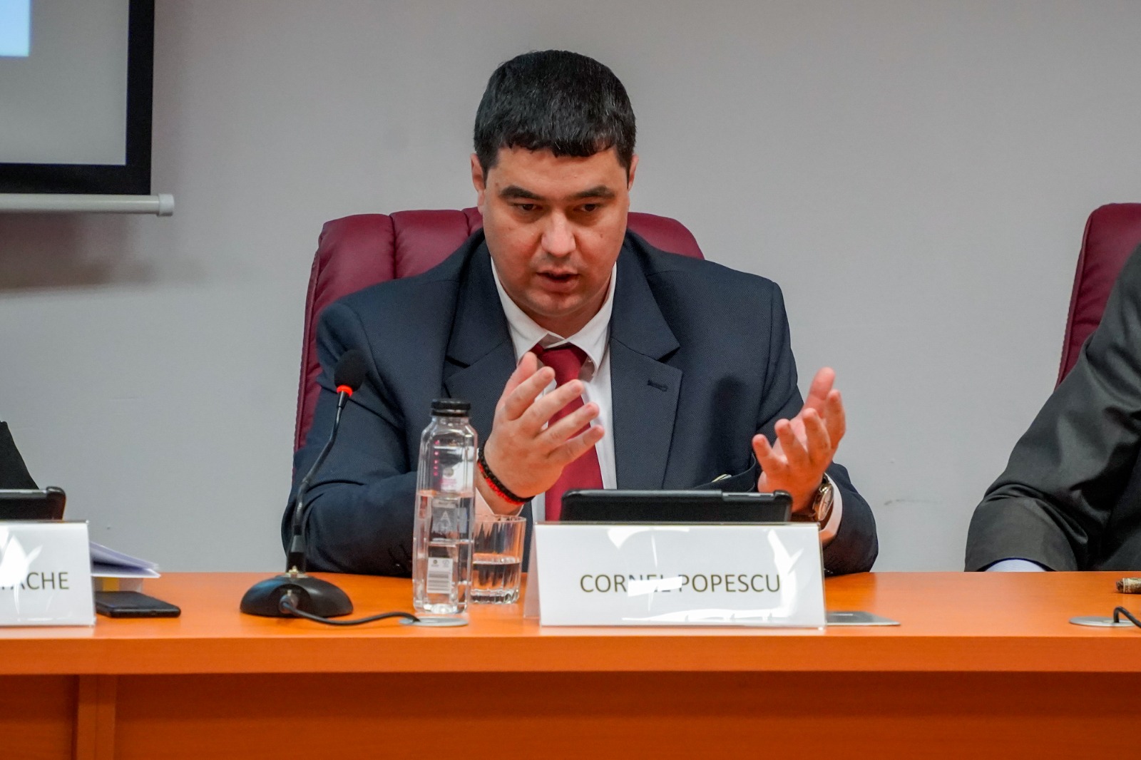 CJ Arges - Simpozion BNR 13.jpeg