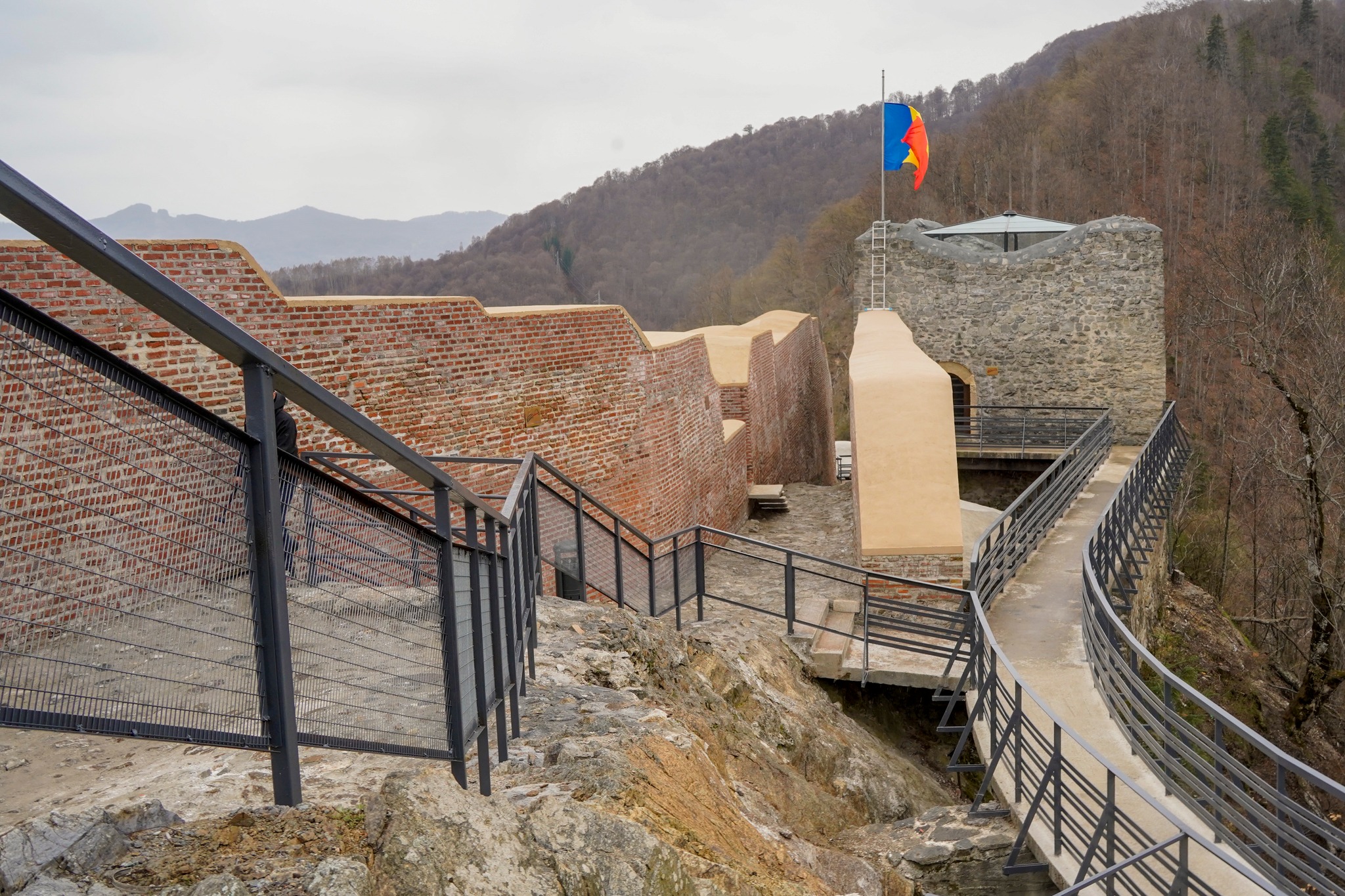 Cetatea Poienari 10.jpg