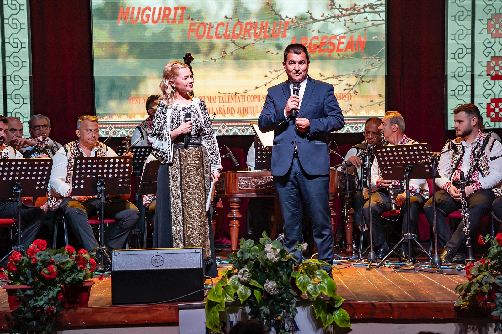 Mugurii Folclorului Argesean 15.jpg