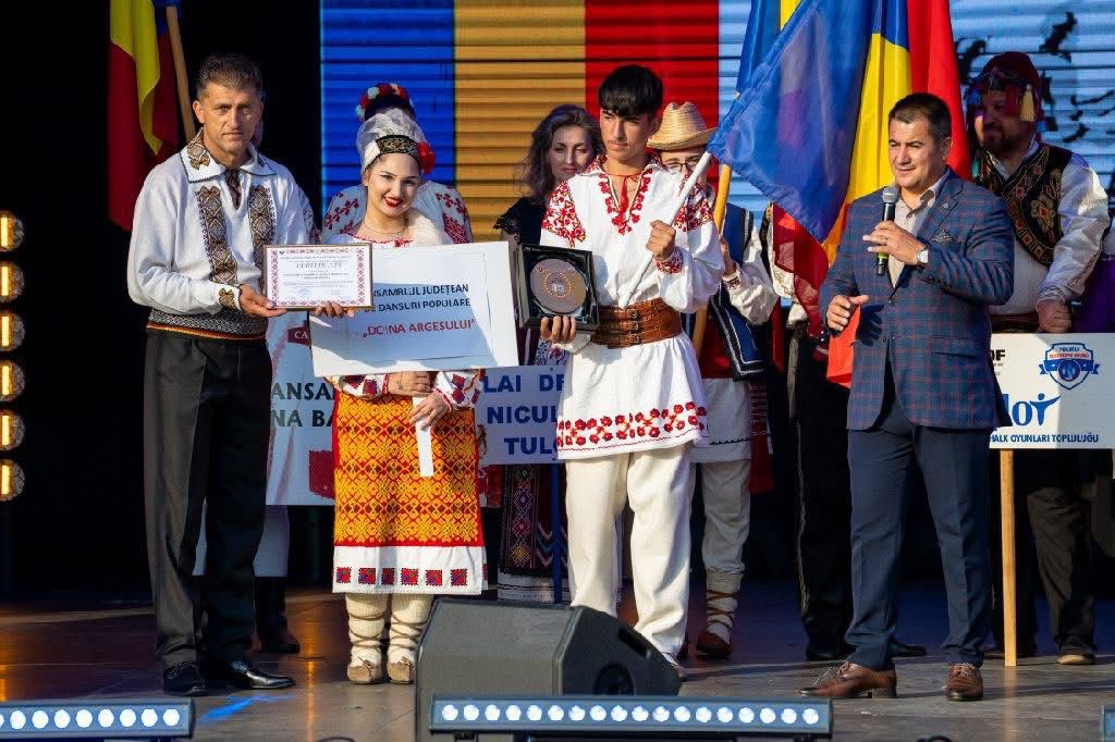 Foto_inchidere_festival_Carpati_2.jpg