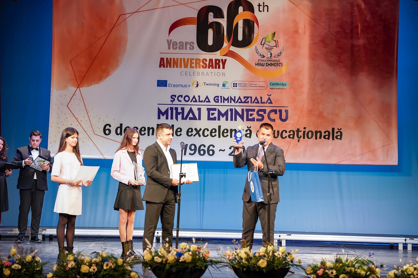 Foto_scoala_Mihai_Eminescu_1.jpg