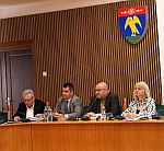 # Bugetul CJ Argeș 2026: echilibru între investiții și nevoile comunității # Argeș: jumătate din bugetul pe 2026 merge către dezvoltare # Investiții record și fonduri europene în creștere pentru județul Argeș # Fonduri europene în creștere și investiții consistente în bugetul CJ Argeș # 37,78% din buget merge către modernizarea drumurilor județene # 62% din investițiile în transport sunt acoperite din fonduri externe # Un sfert din buget este destinat asistenței sociale # 100 de milioane de euro atrași în proiecte în ultimii 5 ani # CJ Argeș rămâne lider regional la atragerea de fonduri europene # Proiecte noi: locuințe pentru medici și investiții în infrastructură